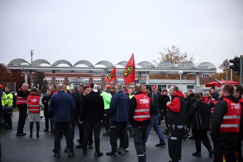 tagreuters.com2024binary_LYNXMPEK9S0IL-BASEIMAGE