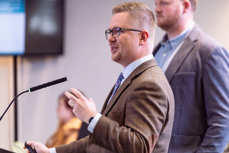 Mitch Foster of Double Haul Solutions speaks during a meeting Thursday, April 10.