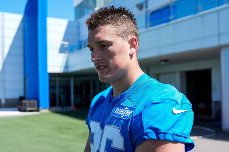Detroit Lions tight end Caden Prieskorn (86) speaks after practice during rookie mini camp at Meijer Performance Center in Allen Park on Friday, May 9, 2025.
