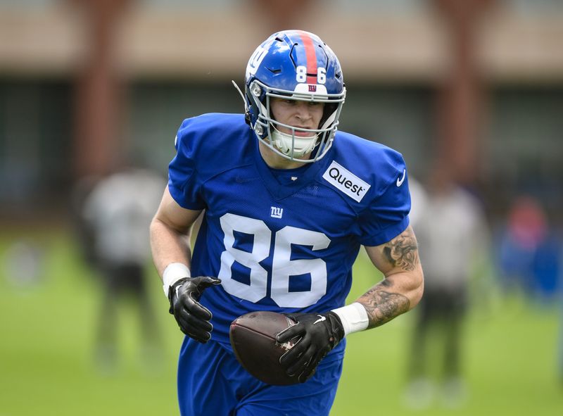 May 10, 2025; East Rutherford, NJ, USA; New York Giants tight end Thomas Fidone II (86) participates in a drill during rookie minicamp at Quest Diagnostics Training Center. Mandatory Credit: John Jones-Imagn Images