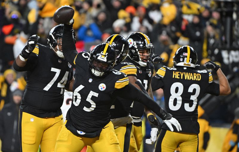 NFL: Cincinnati Bengals at Pittsburgh Steelers