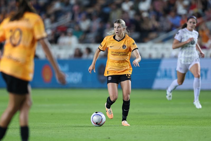 FILE PHOTO: Mar 23, 2024; Houston, Texas, USA; Houston Dash forward Amanda West (16) dribbles against Racing Louisville during the second half at Shell Energy Stadium. Mandatory Credit: Troy Taormina-USA TODAY Sports/File Photo