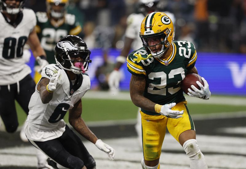 FILE PHOTO: American Football - NFL - Philadelphia Eagles v Green Bay Packers - Corinthians Arena, Sao Paulo, Brazil - September 6, 2024 Green Bay Packers's Jaire Alexander in action with Philadelphia Eagles' DeVonta Smith REUTERS/Carla Carniel/File Photo