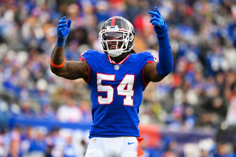 FILE PHOTO: Dec 4, 2022; East Rutherford, New Jersey, USA; New York Giants linebacker Jaylon Smith (54) gestures to the crowd against the Washington Commanders during the second half at MetLife Stadium. Mandatory Credit: Rich Barnes-USA TODAY Sports/File Photo