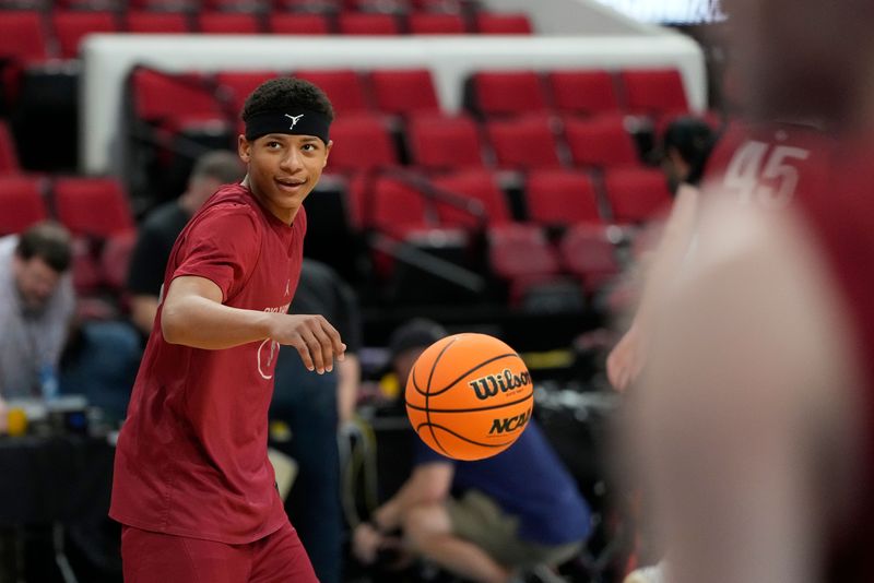 FILE PHOTO: Mar 20, 2025; Raleigh, NC, USA; Oklahoma Sooners guard Jeremiah Fears (0) with the ball during practice at Lenovo Center. Mandatory Credit: Bob Donnan-Imagn Images/File Photo