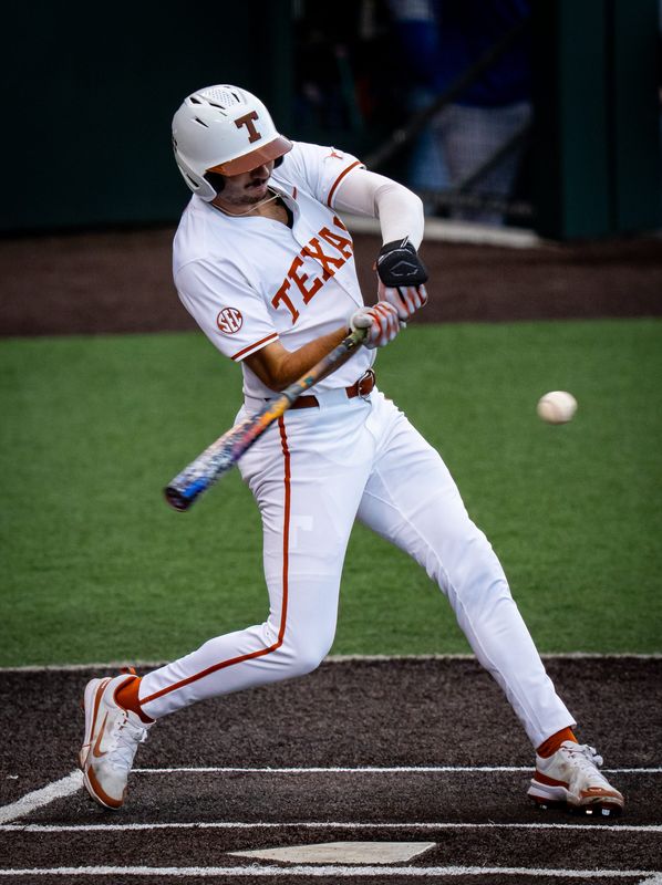 Texas Longhorns infielder Jalin Flores (1) bats in the third inning as the Longhorns take on the Florida Gators in Austin, May 9, 2025.