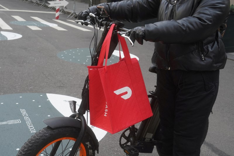 A DoorDash delivery person is pictured in the Manhattan borough of New York City, New York, U.S., December 9, 2020. REUTERS/Carlo Allegri