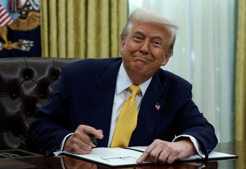 FILE PHOTO: U.S. President Donald Trump signs an executive order in the Oval Office of the White House in Washington, D.C., U.S., March 7, 2025. REUTERS/Evelyn Hockstein/File Photo