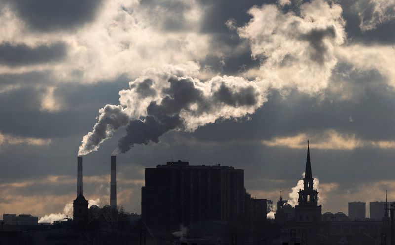 FILE PHOTO: Steam rises from the chimneys of a power plant on a frosty day in Moscow, Russia November 17, 2023. REUTERS/Maxim Shemetov/File Photo