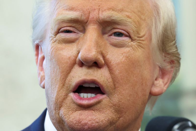 U.S. President Donald Trump speaks during a swearing-in ceremony for the Chairman of the Securities and Exchange Commission (SEC) Paul Atkins at the White House in Washington, D.C., U.S., April 22, 2025. REUTERS/Kevin Lamarque