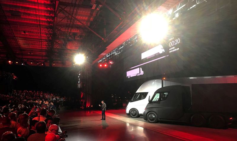Tesla CEO Elon Musk shows off the Tesla Semi as he unveils the company's new electric semi truck during a presentation in Hawthorne, California, U.S., November 16, 2017. REUTERS/Alexandria Sage