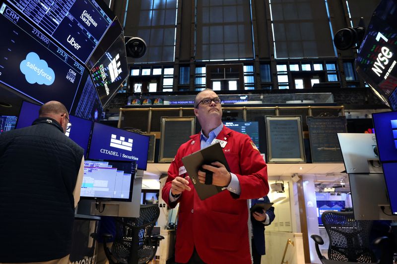 FILE PHOTO: Traders work on the floor at the New York Stock Exchange (NYSE) in New York City, U.S., May 7, 2025.  REUTERS/Brendan McDermid/File photo
