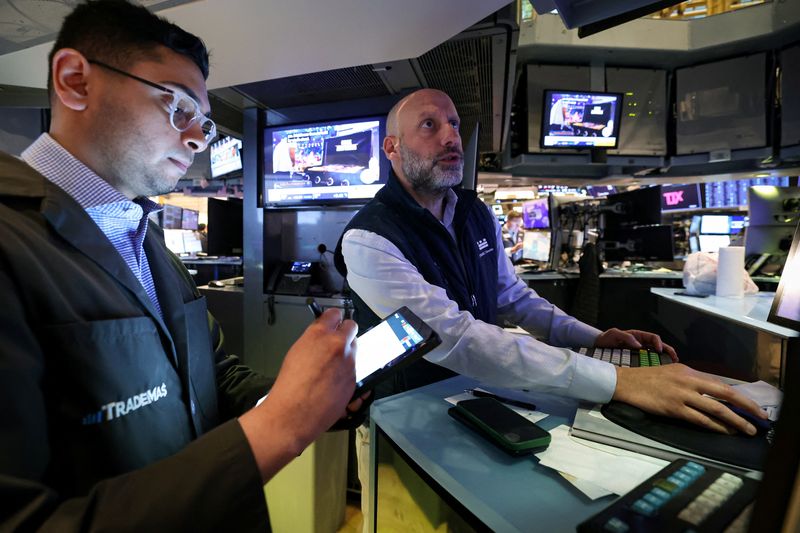 FILE PHOTO: Traders work on the floor at the New York Stock Exchange (NYSE) in New York City, U.S., May 14, 2025.  REUTERS/Brendan McDermid/File photo