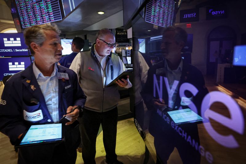 Traders work on the floor at the New York Stock Exchange (NYSE) in New York City, U.S., May 14, 2025.  REUTERS/Brendan McDermid