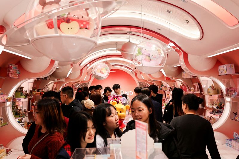 China urged to think big, go hard on reviving battered consumption