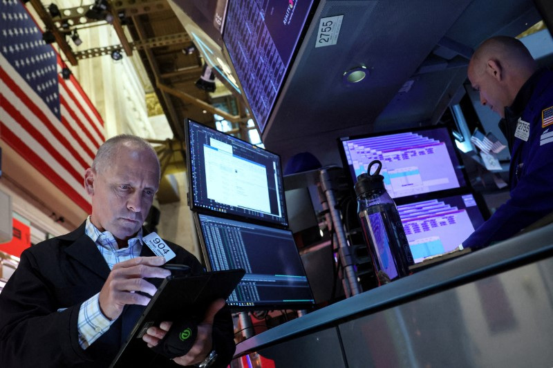 FILE PHOTO: Traders work on the floor at the New York Stock Exchange (NYSE) in New York City, U.S., June 12, 2024.  REUTERS/Brendan McDermid/File Photo