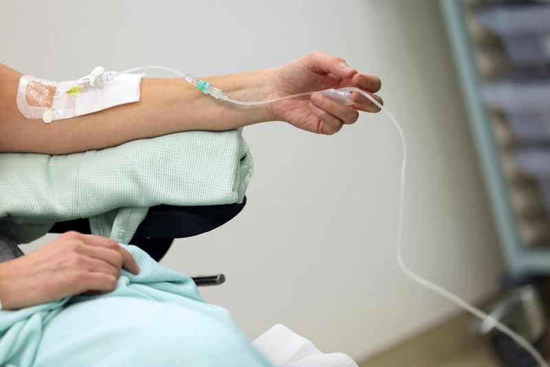 FILE PHOTO: A cancer patient receives a tracer injection. REUTERS/Isabel Infantes/File Photo