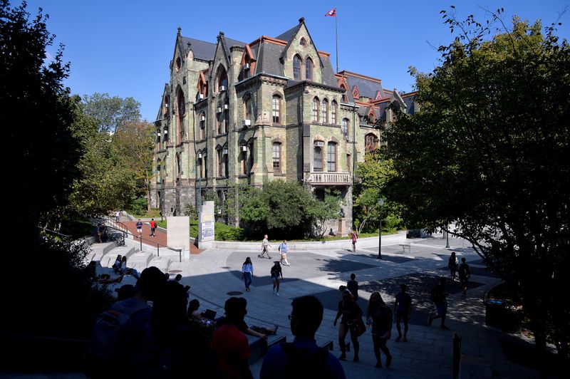FILE PHOTO: Students walk between classes in front of College Hall on the campus of the University of Pennsylvania in Philadelphia, Pennsylvania, U.S., September 25, 2017. REUTERS/Charles Mostoller/File Photo