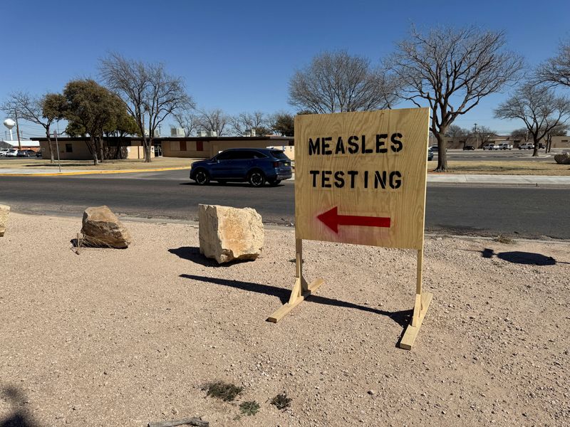 FILE PHOTO: A sign reading "measles testing" is seen as an outbreak in Gaines County, Texas, has raised concerns over its spread to other parts of the state, in Seminole, Texas, U.S., February 25, 2025. REUTERS/Sebastian Rocandio/File Photo/File Photo