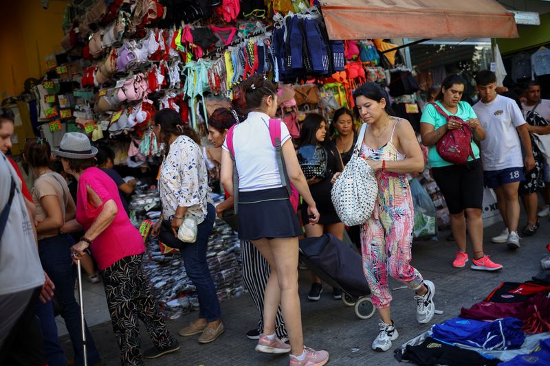 FILE PHOTO: People shop at a street market, in Buenos Aires, Argentina December 23, 2024. REUTERS/Agustin Marcarian/File Photo