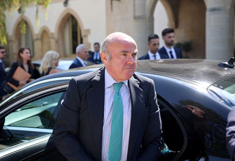 FILE PHOTO: European Central Bank (ECB) Vice-President Luis de Guindos arrives at the Presidential Palace for a meeting with Cyprus President Nikos Christodoulides in Nicosia, Cyprus, October 4, 2023. REUTERS/Yiannis Kourtoglou/File Photo