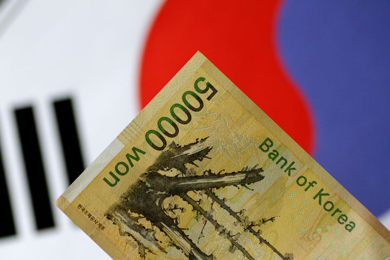 A South Korea won note is seen in this illustration photo May 31, 2017.     REUTERS/Thomas White/Illustration