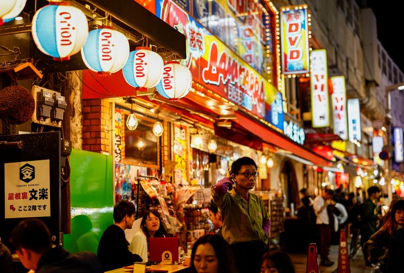 FILE PHOTO: People enjoy drinks and food at izakaya pub restaurants at the Ameyoko shopping district, in Tokyo, Japan February 15, 2024. REUTERS/Issei Kato/File Photo