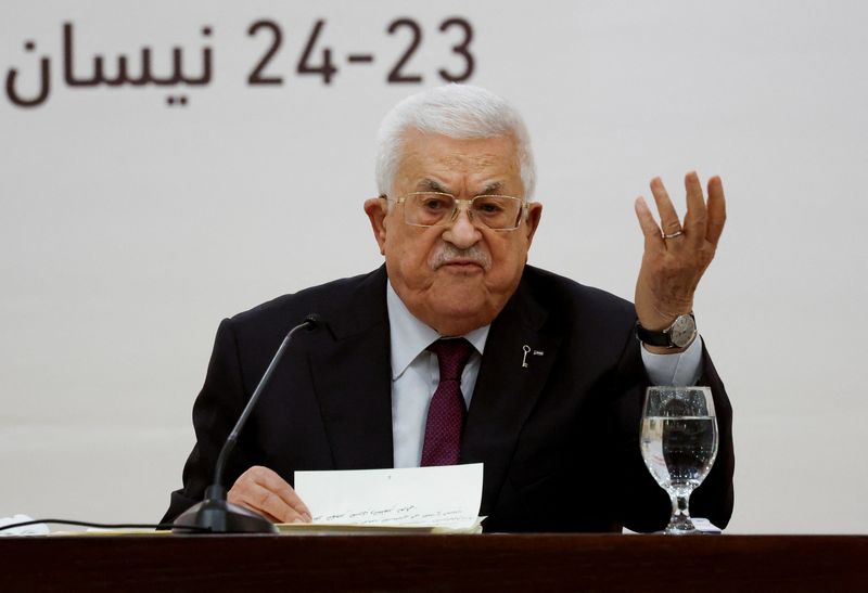 Palestinian President Mahmoud Abbas holds a leadership meeting in Ramallah, in the Israeli-occupied West Bank, April 23, 2025. REUTERS/Mohammed Torokman/File Photo