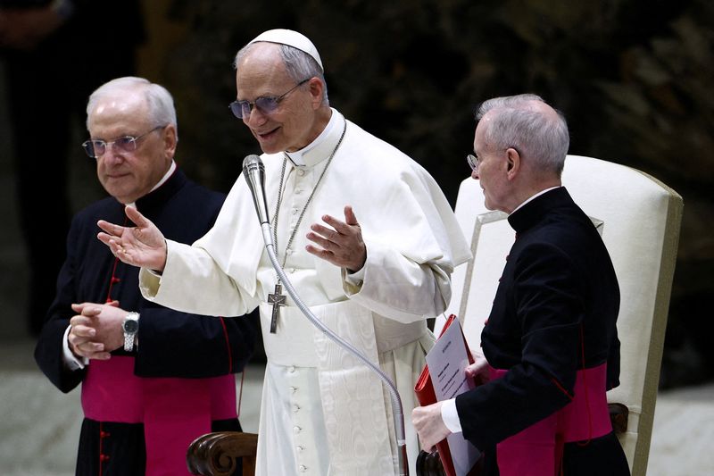 FILE PHOTO: Pope Leo XIV holds an audience with representatives of the media in Paul VI hall at the Vatican, May 12, 2025. REUTERS/Guglielmo Mangiapane/File Photo